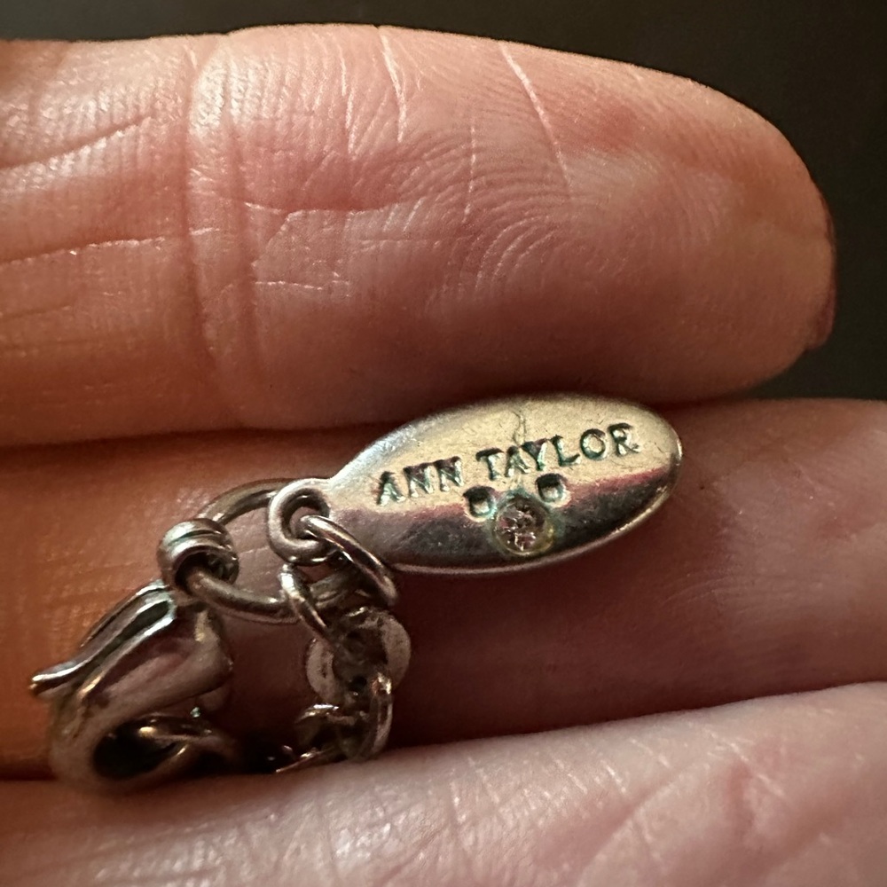 And Taylor retired peace. Silver Pearl Necklace - Picture 4 of 4
